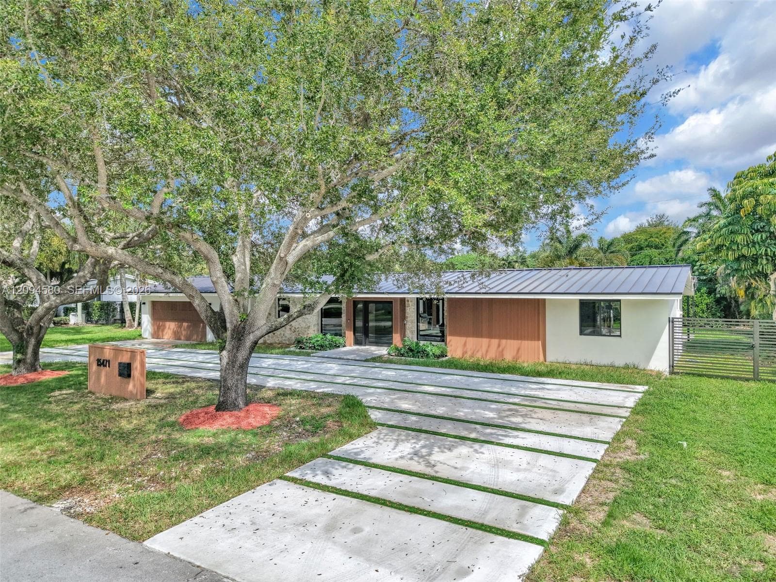 15471 SW 83rd Ave photo 1