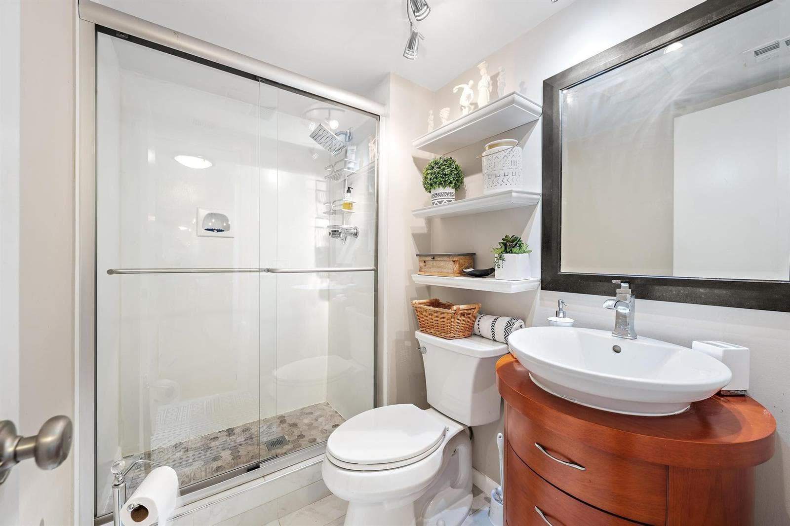155 Yacht Club Dr 207-2