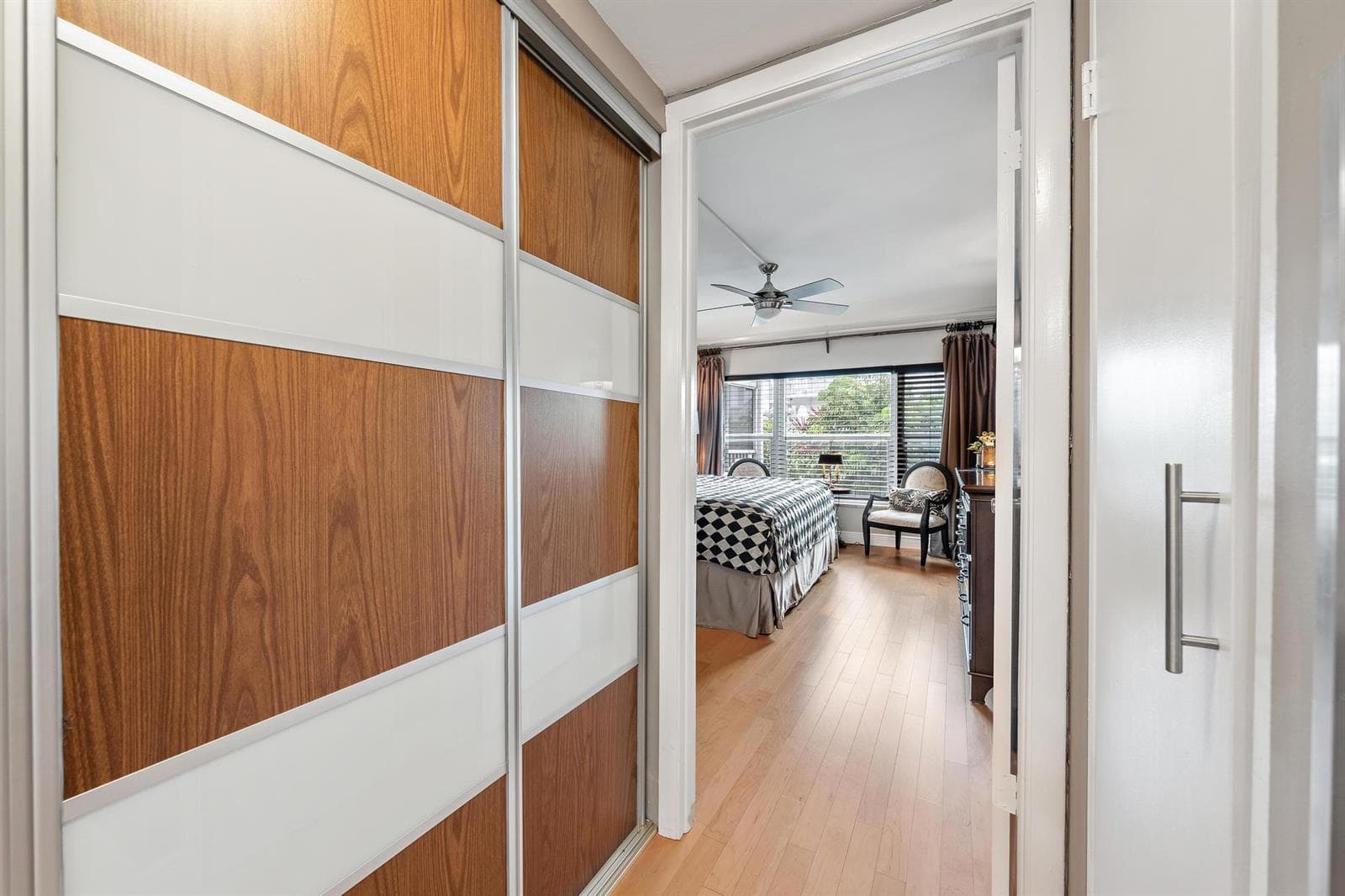 155 Yacht Club Dr 207-5