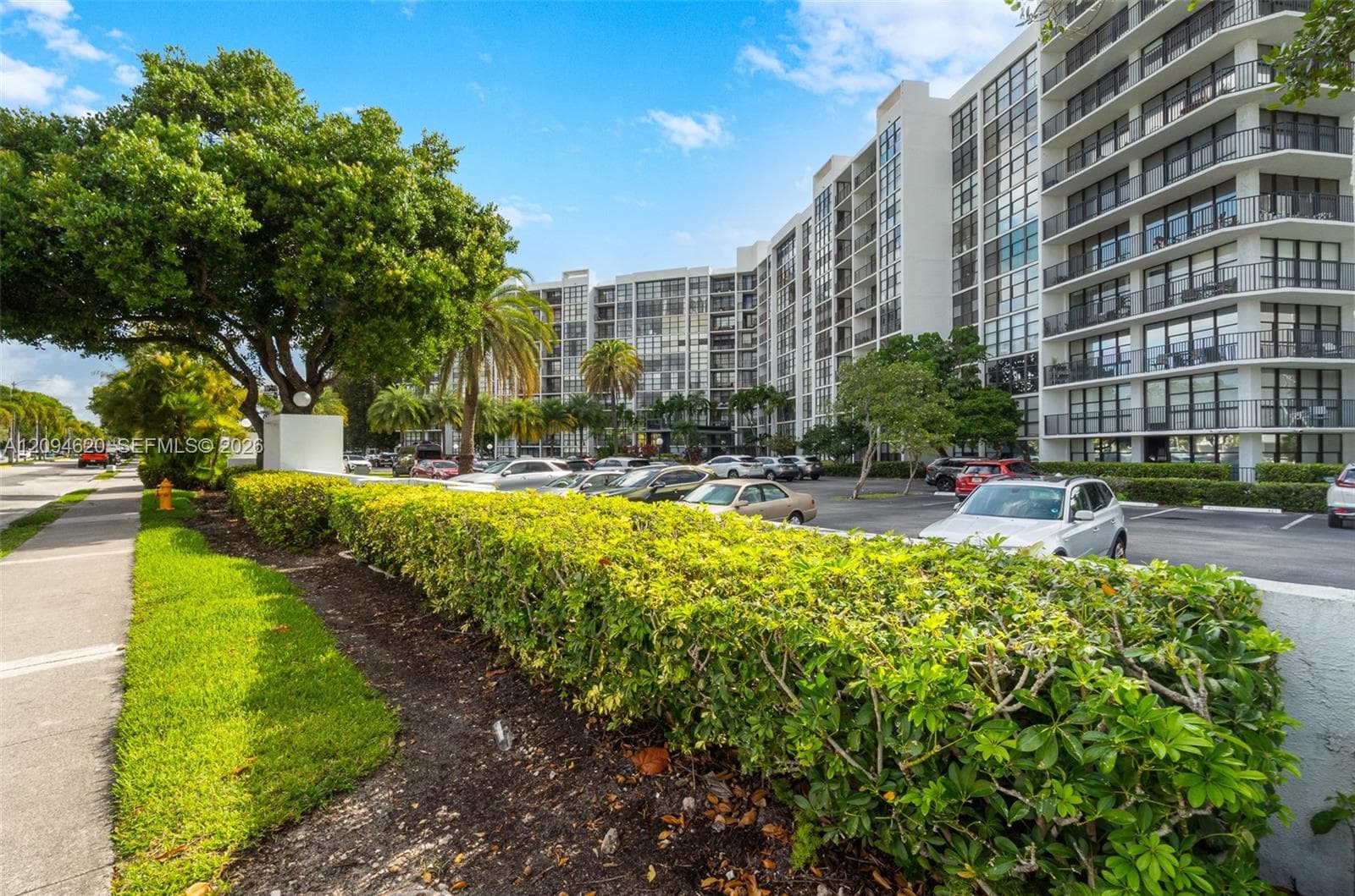 OCEANVIEW PARK CONDO · #1006 in Hallandale Beach - Photo 7