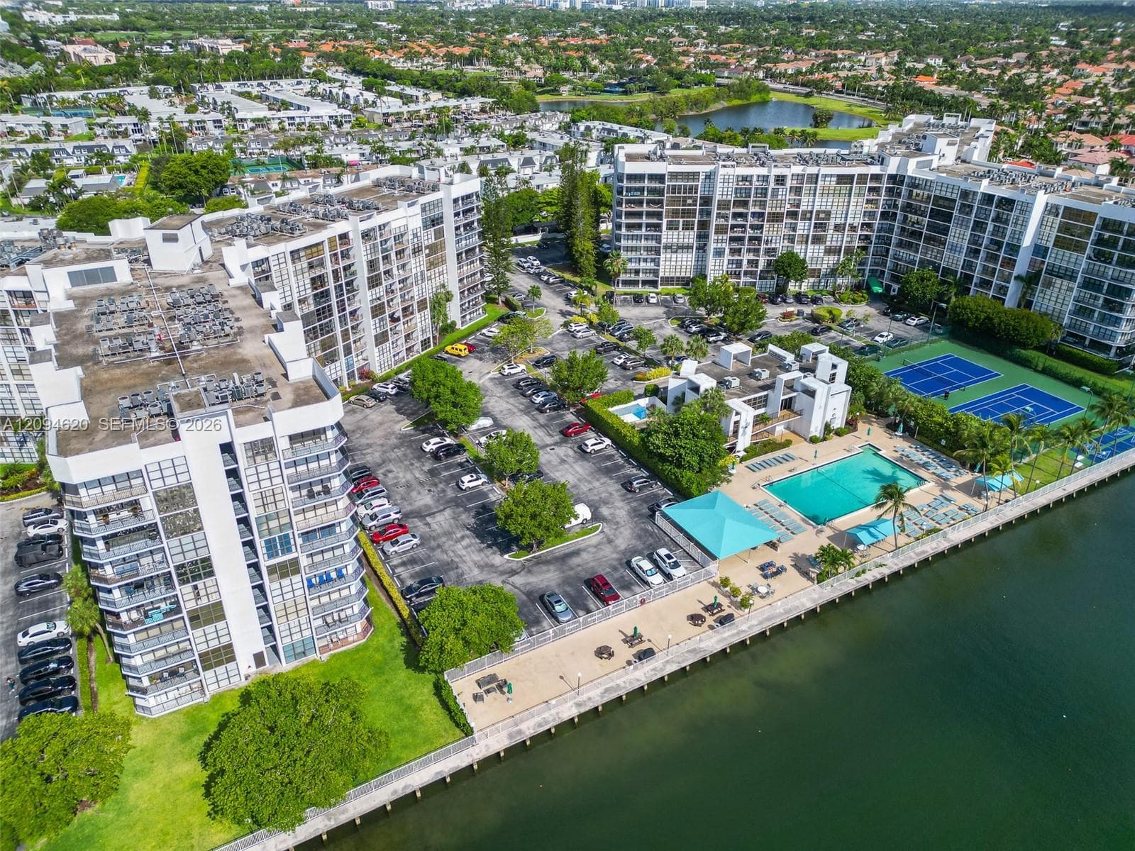 OCEANVIEW PARK CONDO · #1006 in Hallandale Beach - Photo 36