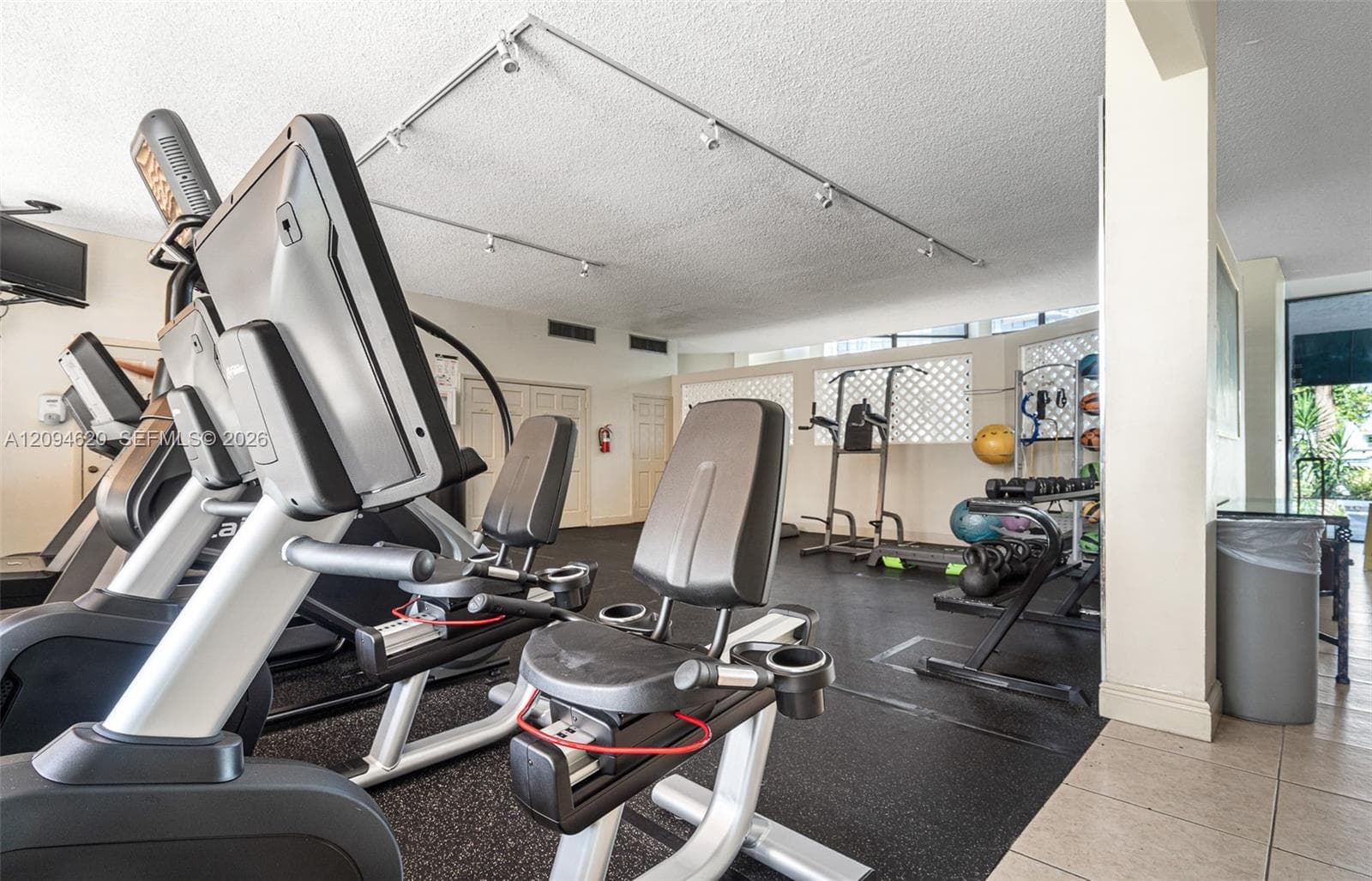 OCEANVIEW PARK CONDO · #1006 in Hallandale Beach - Photo 18