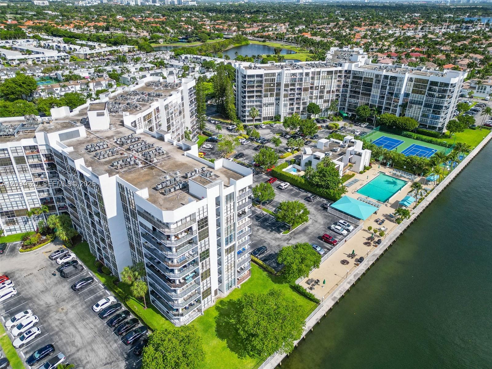 OCEANVIEW PARK CONDO · #1006 in Hallandale Beach - Photo 37