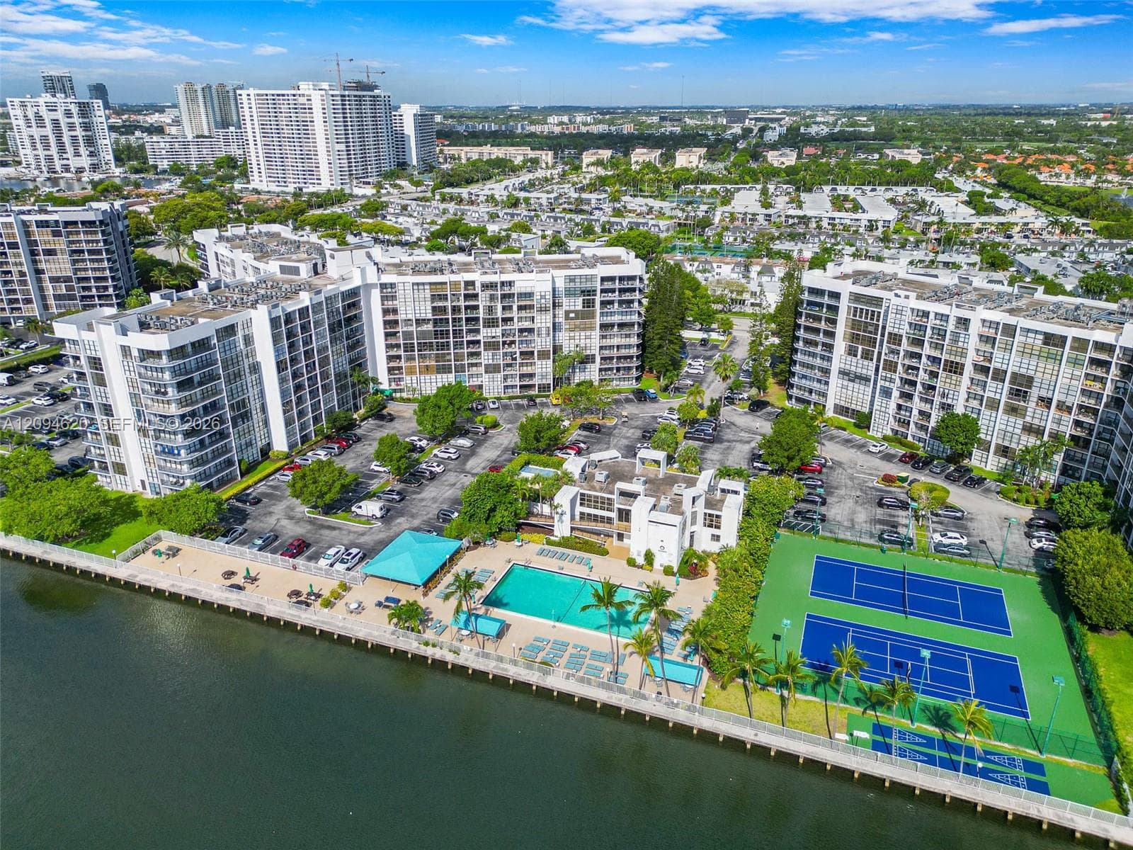 OCEANVIEW PARK CONDO · #1006 in Hallandale Beach - Photo 35