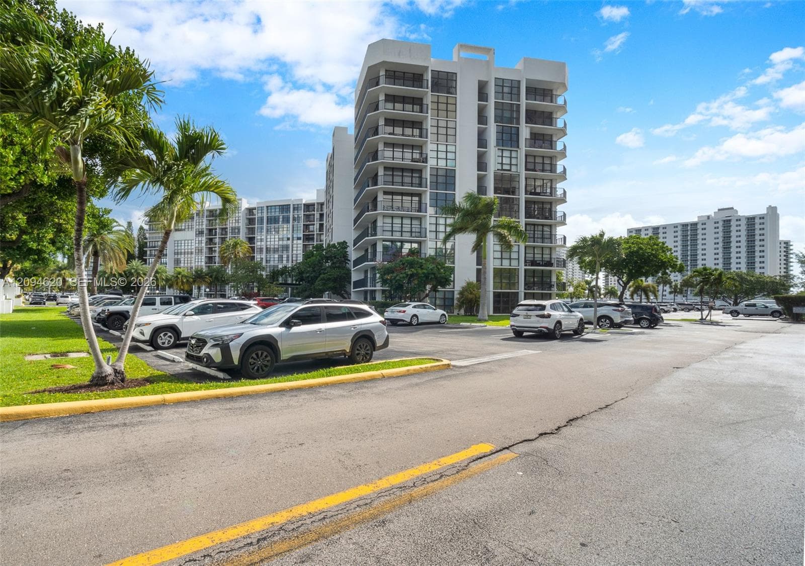 OCEANVIEW PARK CONDO · #1006 in Hallandale Beach - Photo 8