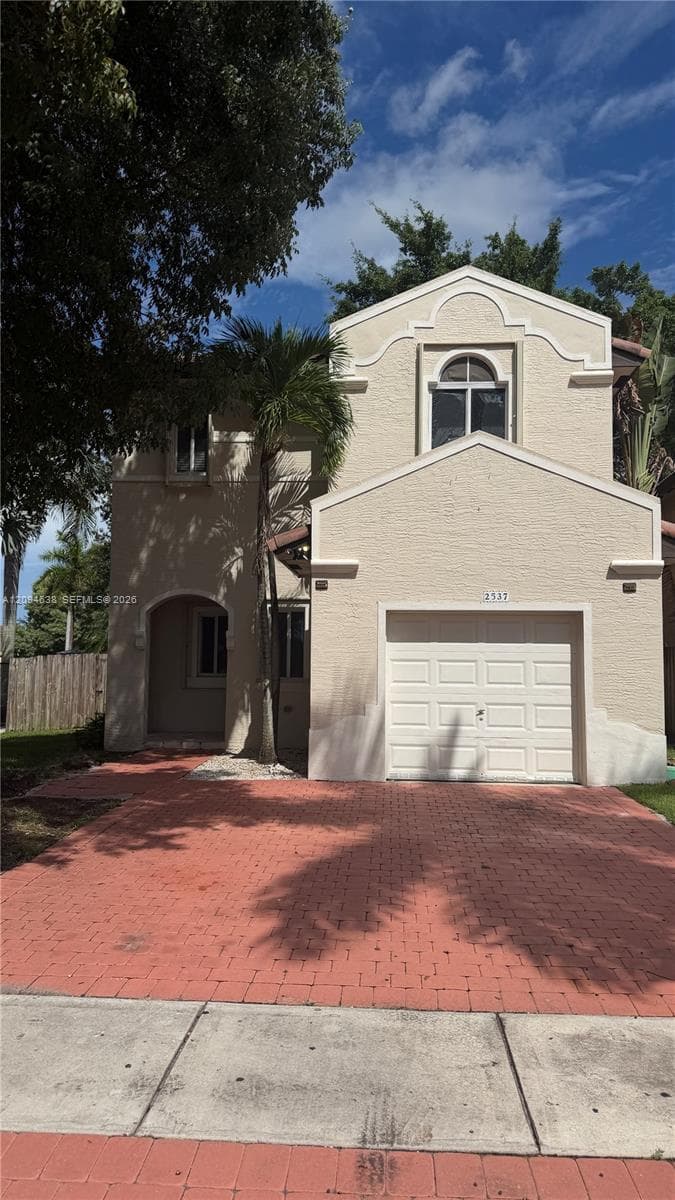 2537 NE 41st Ter #2537 photo 1