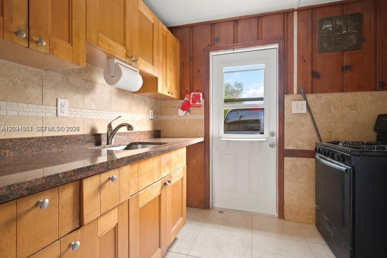 2118 Coolidge St photo 2