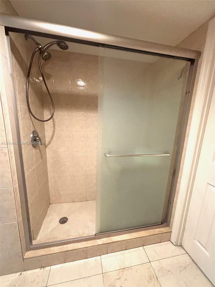 IMPERIAL TOWERS CONDO · #426 in Hallandale Beach - Photo 11