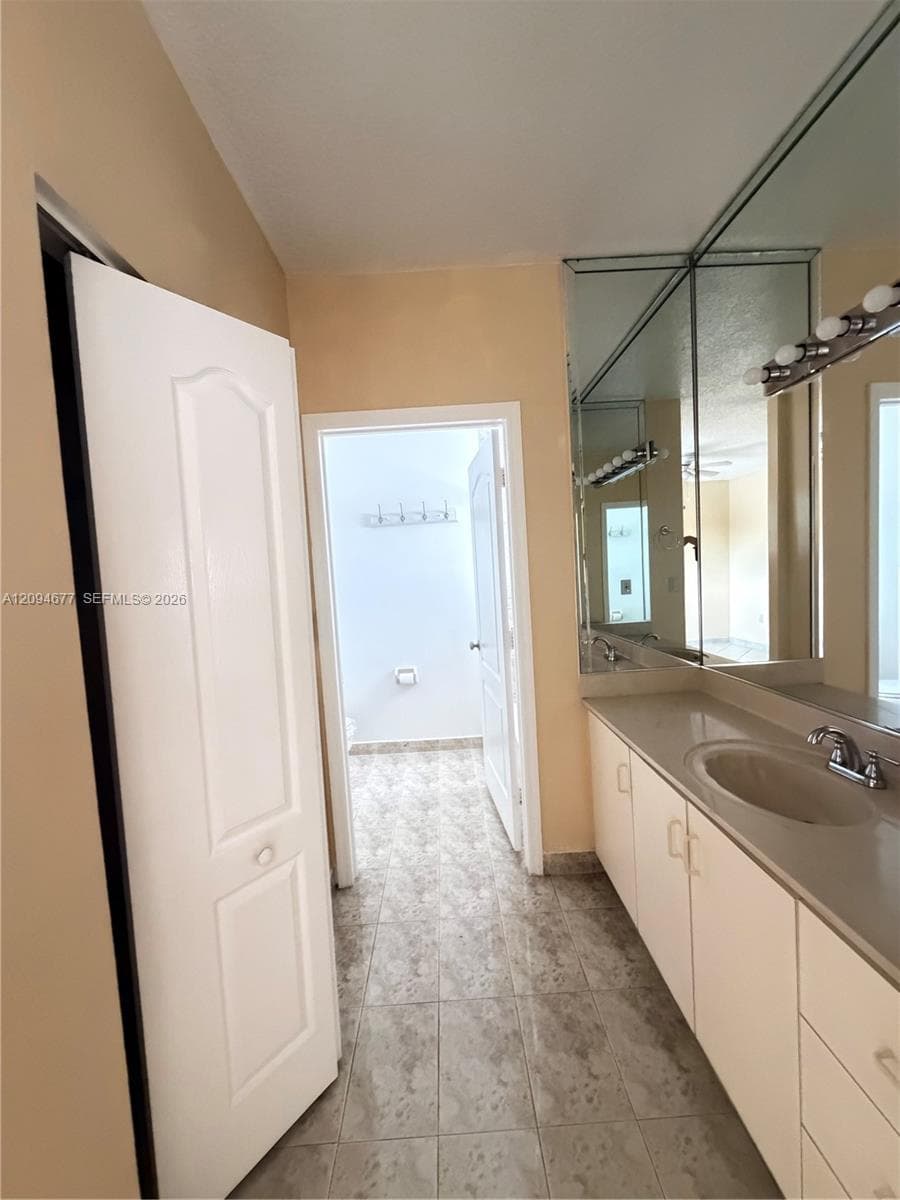 POINCIANA ROYALE VILLAS C · #201 in Hialeah - Photo 10