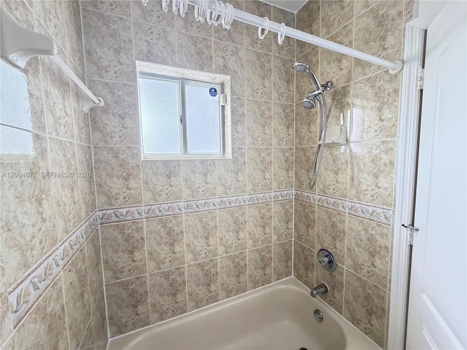 POINCIANA ROYALE VILLAS C · #201 in Hialeah - Photo 8