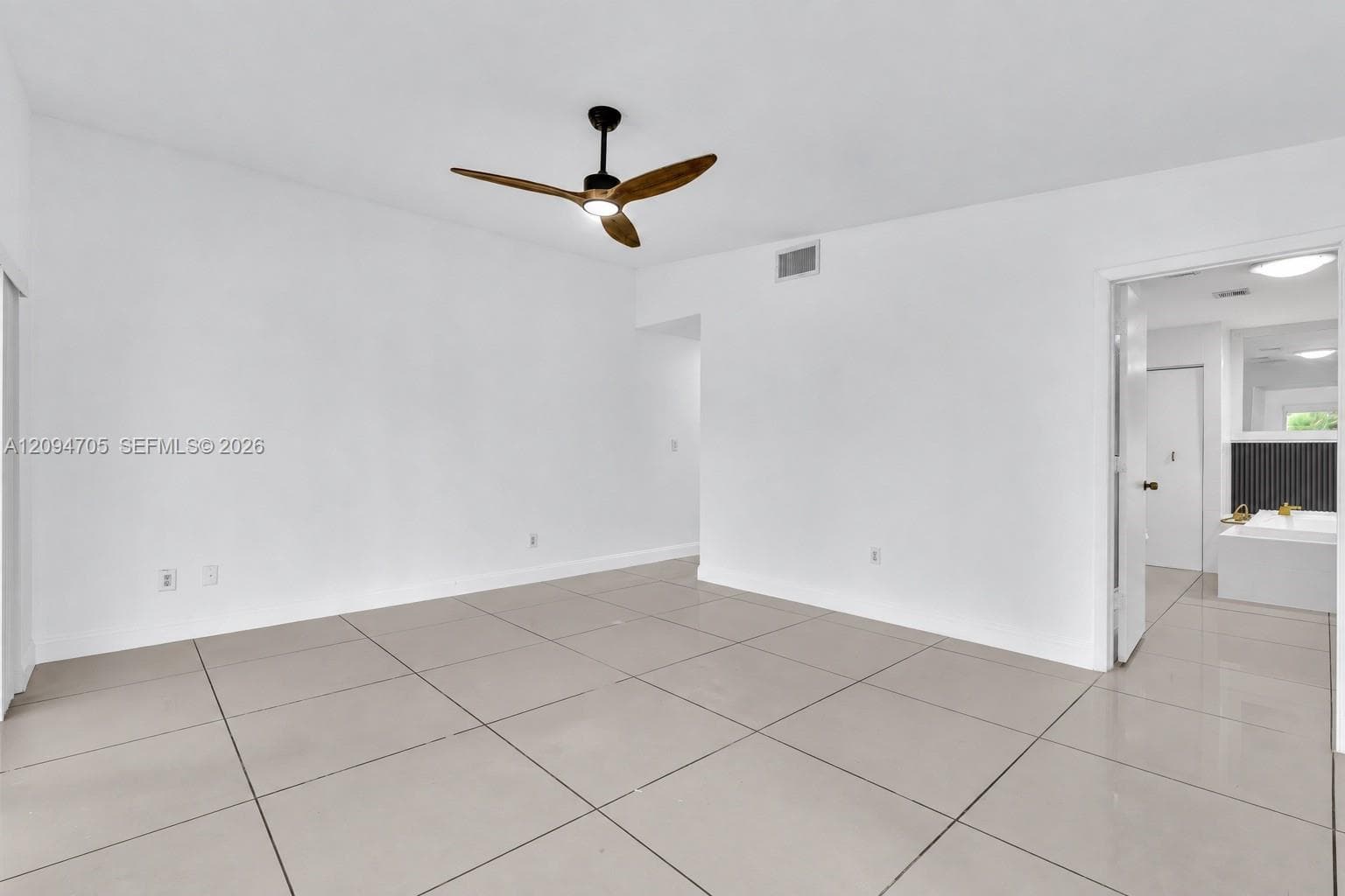 616 NE 195th St photo 51