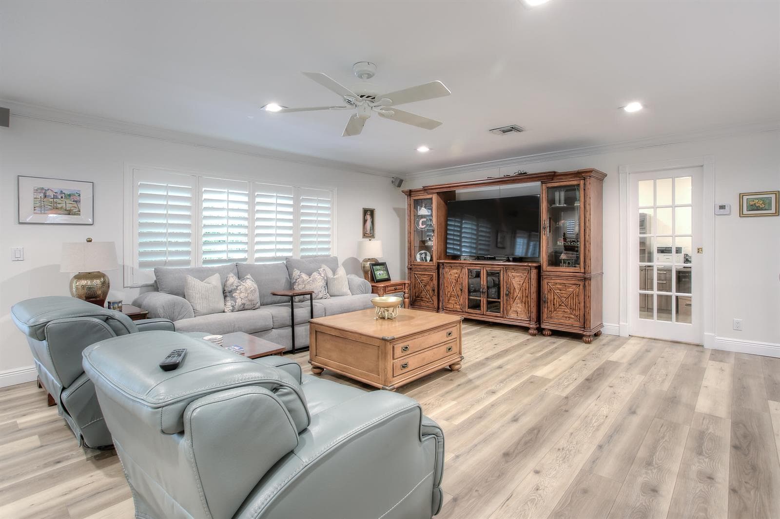 931 NE 23rd Terr-5