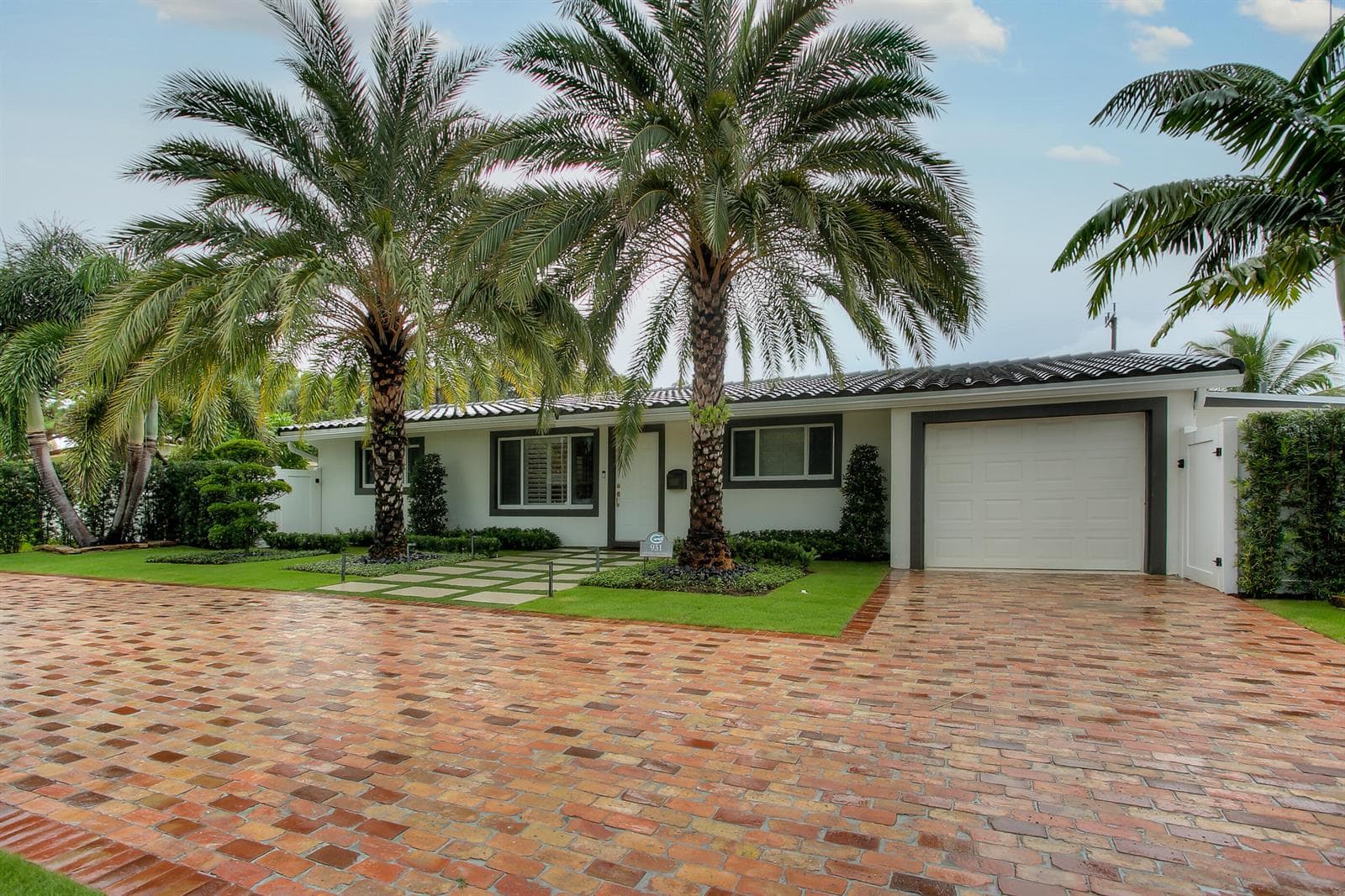 931 NE 23rd Terr-1