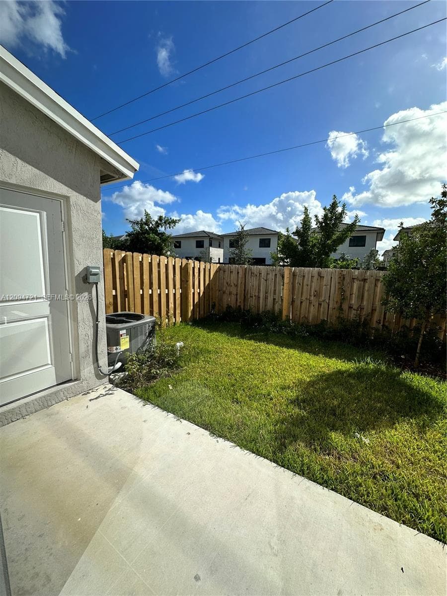 1245 NW 3rd Ln photo 7