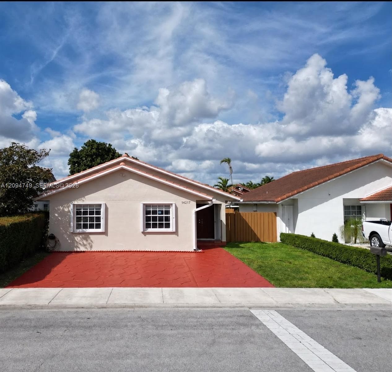 14217 SW 48th Ln photo 1
