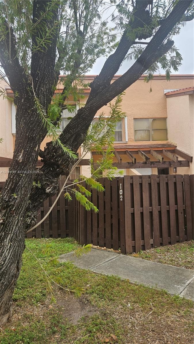445 W Park Dr # 4 #102-4 photo 3