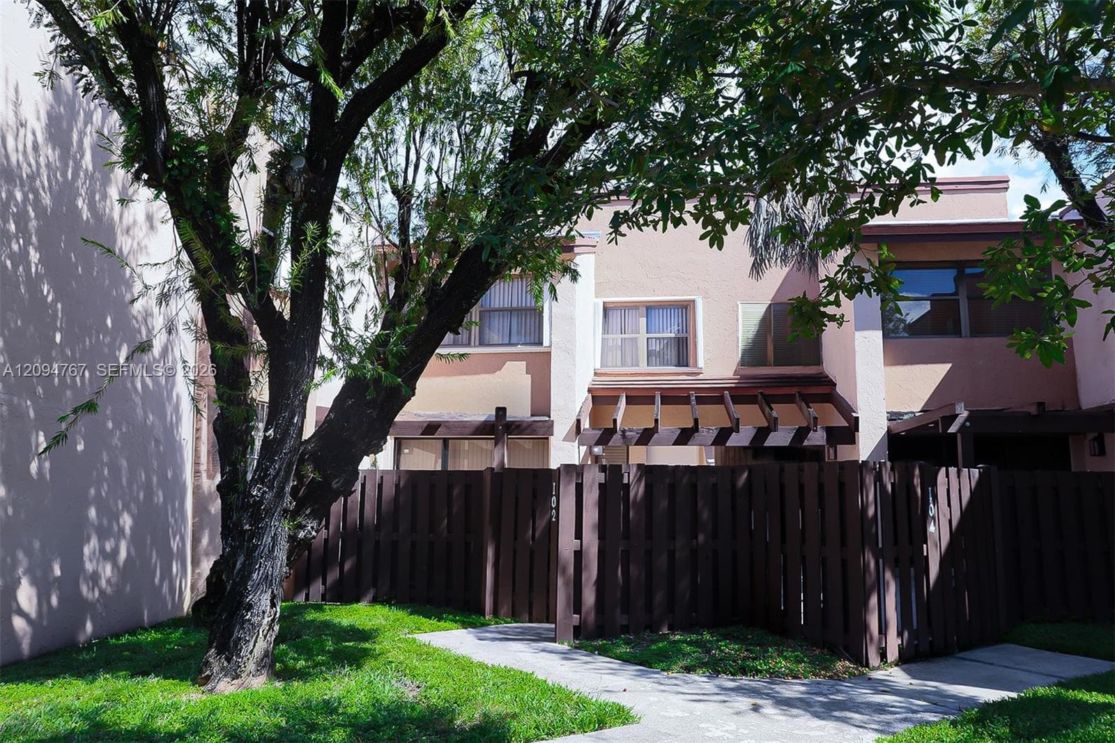 445 W Park Dr # 4 #102-4 photo 1
