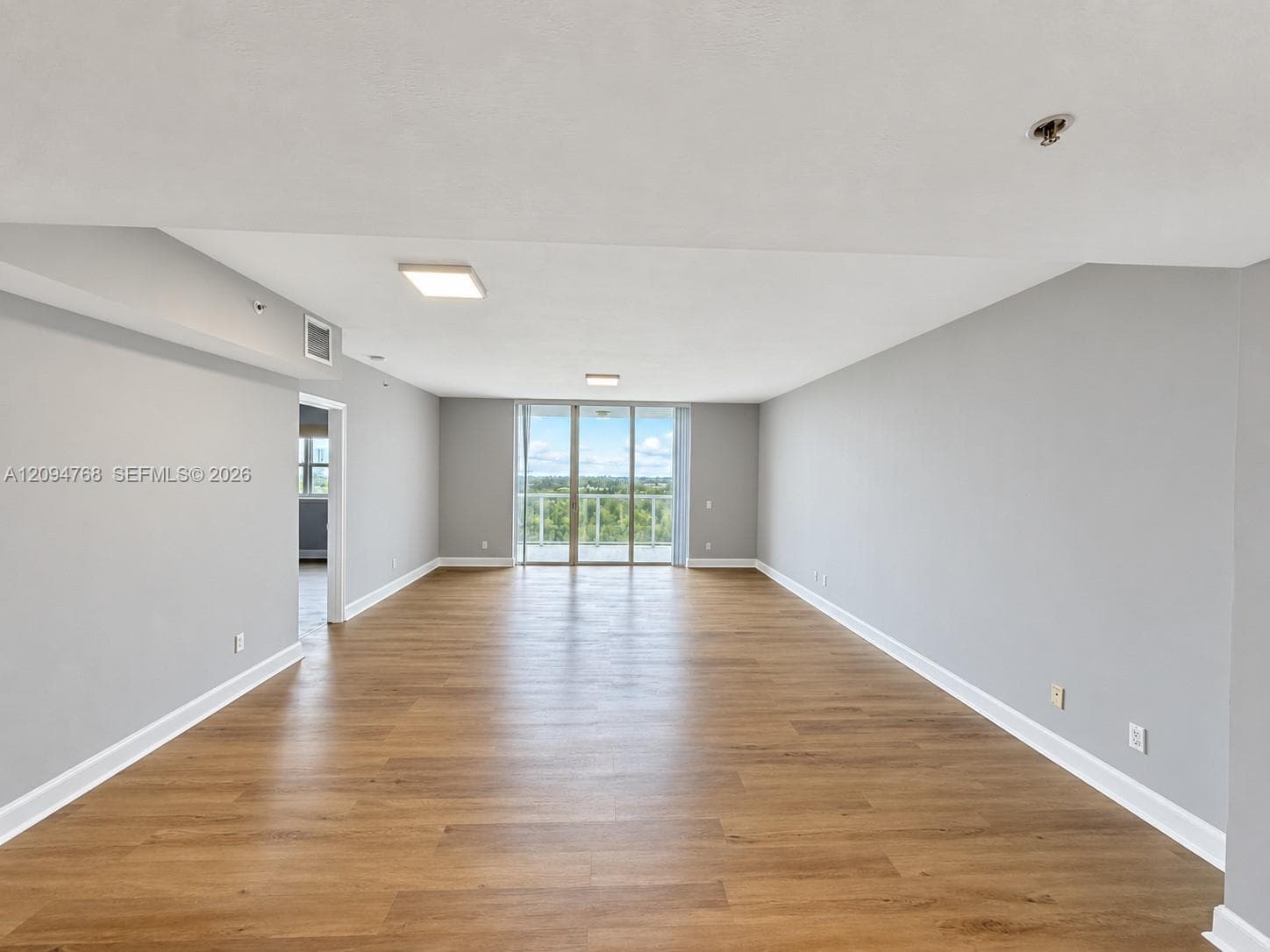 THE OAKS I CONDO · #1804 in North Miami - Photo 2