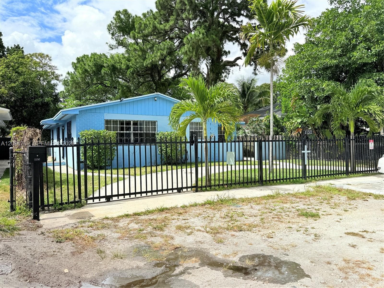 1130 Kasim St photo 2