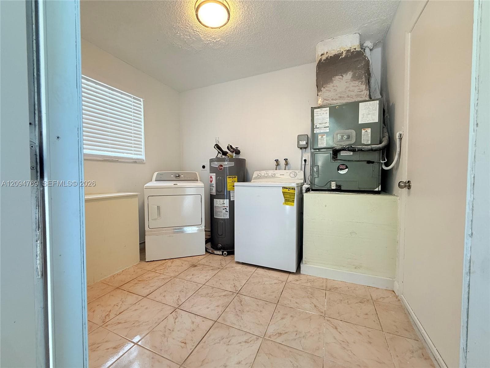 1130 Kasim St photo 25