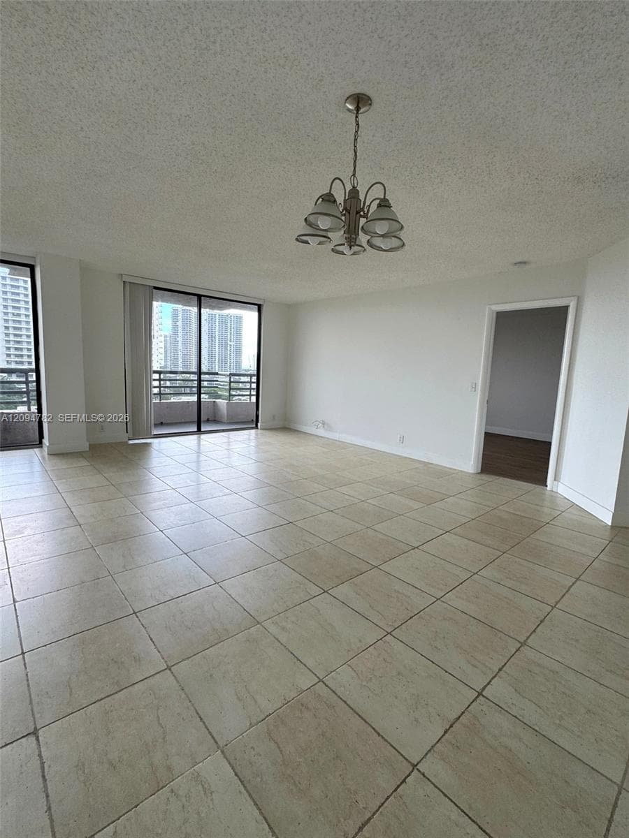 PARC CENTRAL AVENTURA SOU · #907 in Aventura - Photo 13