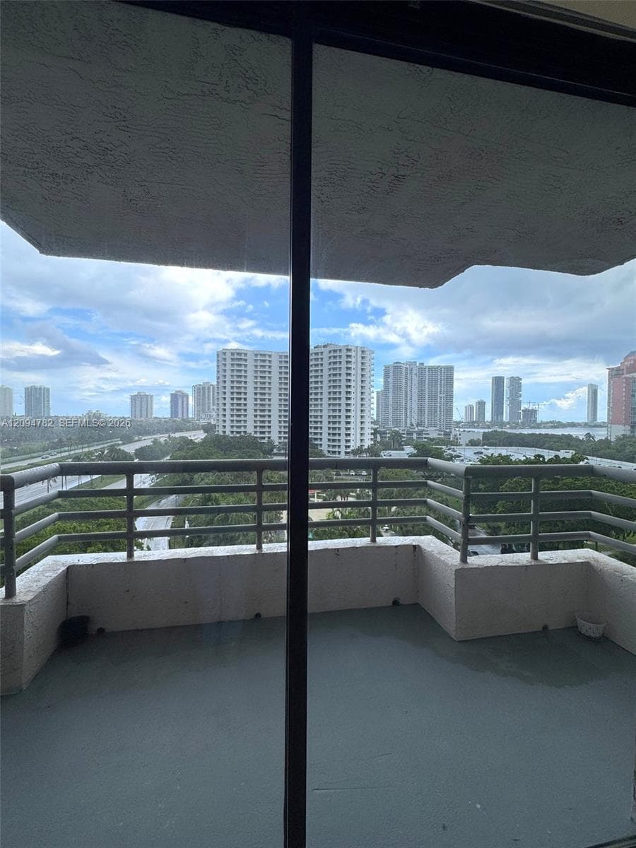 PARC CENTRAL AVENTURA SOU · #907 in Aventura - Photo 9