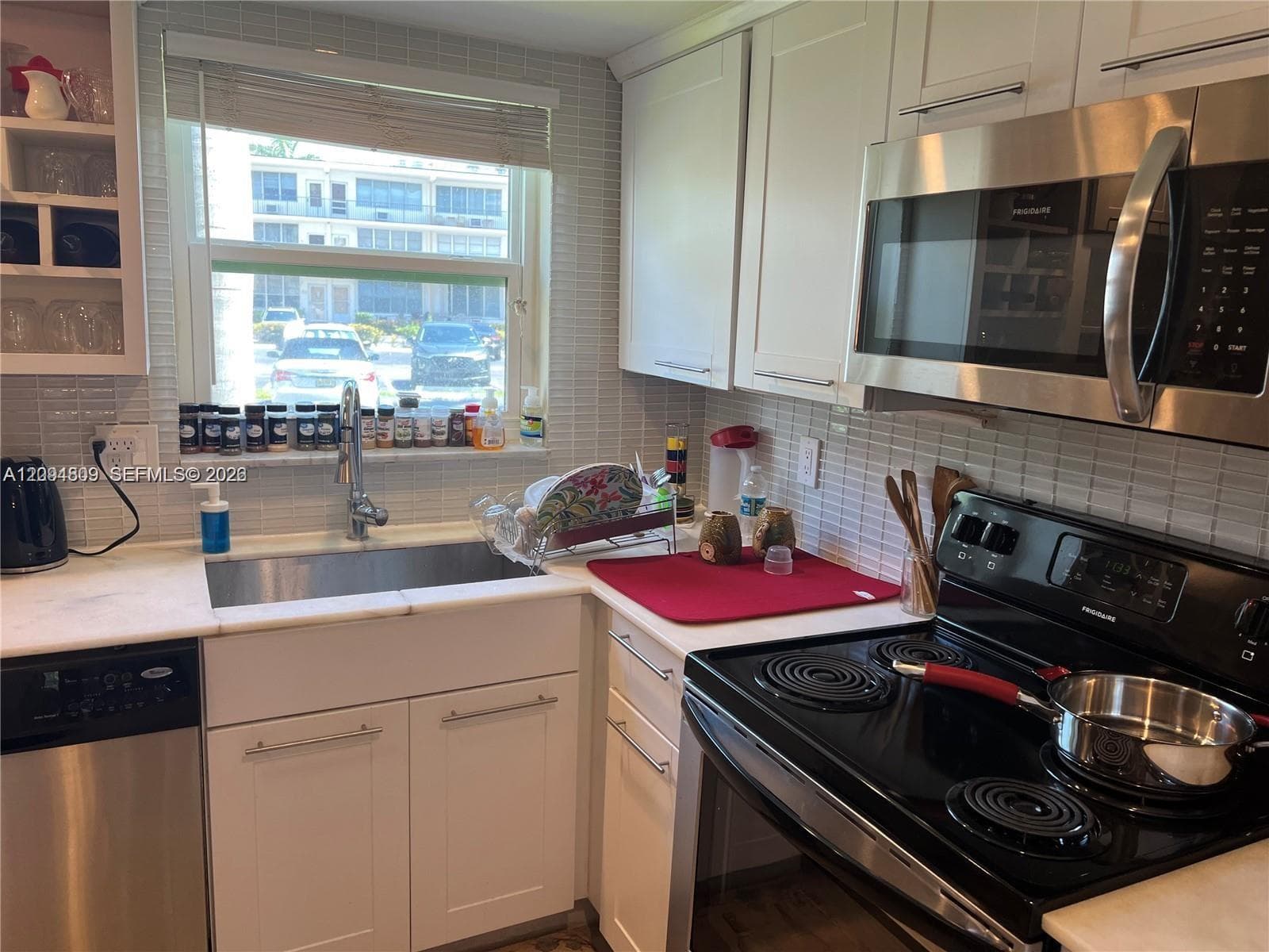 GOLDEN VIEW CONDO · #108 in Hallandale Beach - Photo 6