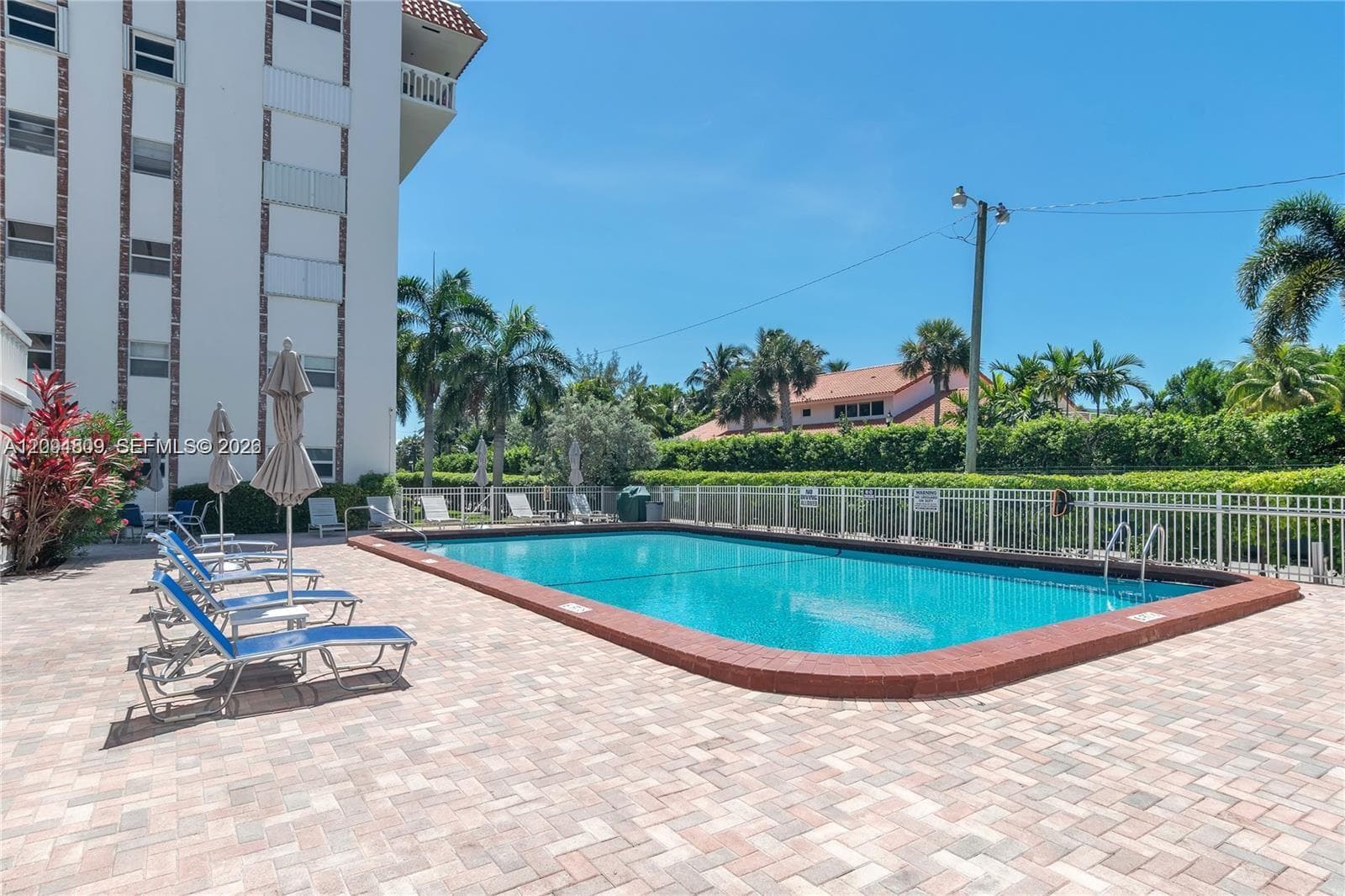 GOLDEN VIEW CONDO · #108 in Hallandale Beach - Photo 20