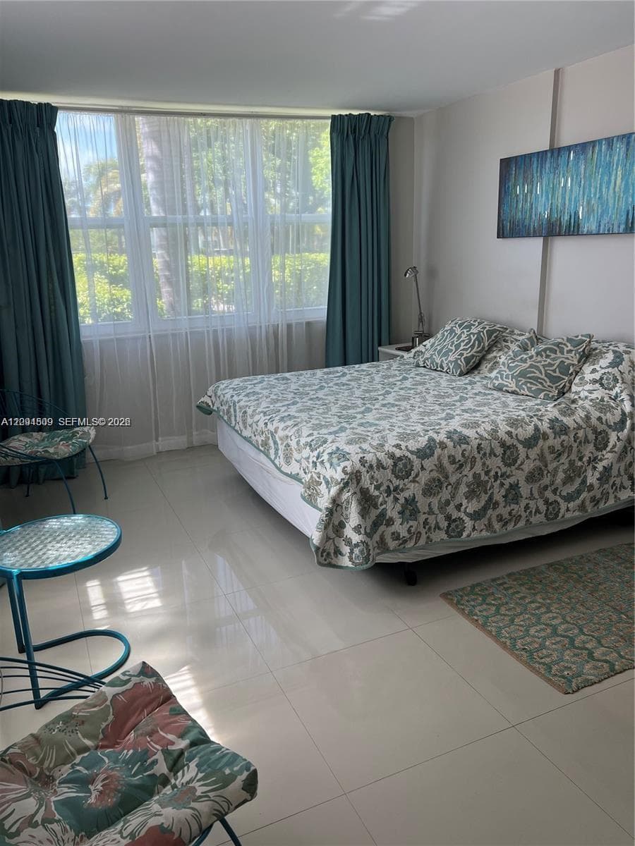 GOLDEN VIEW CONDO · #108 in Hallandale Beach - Photo 9