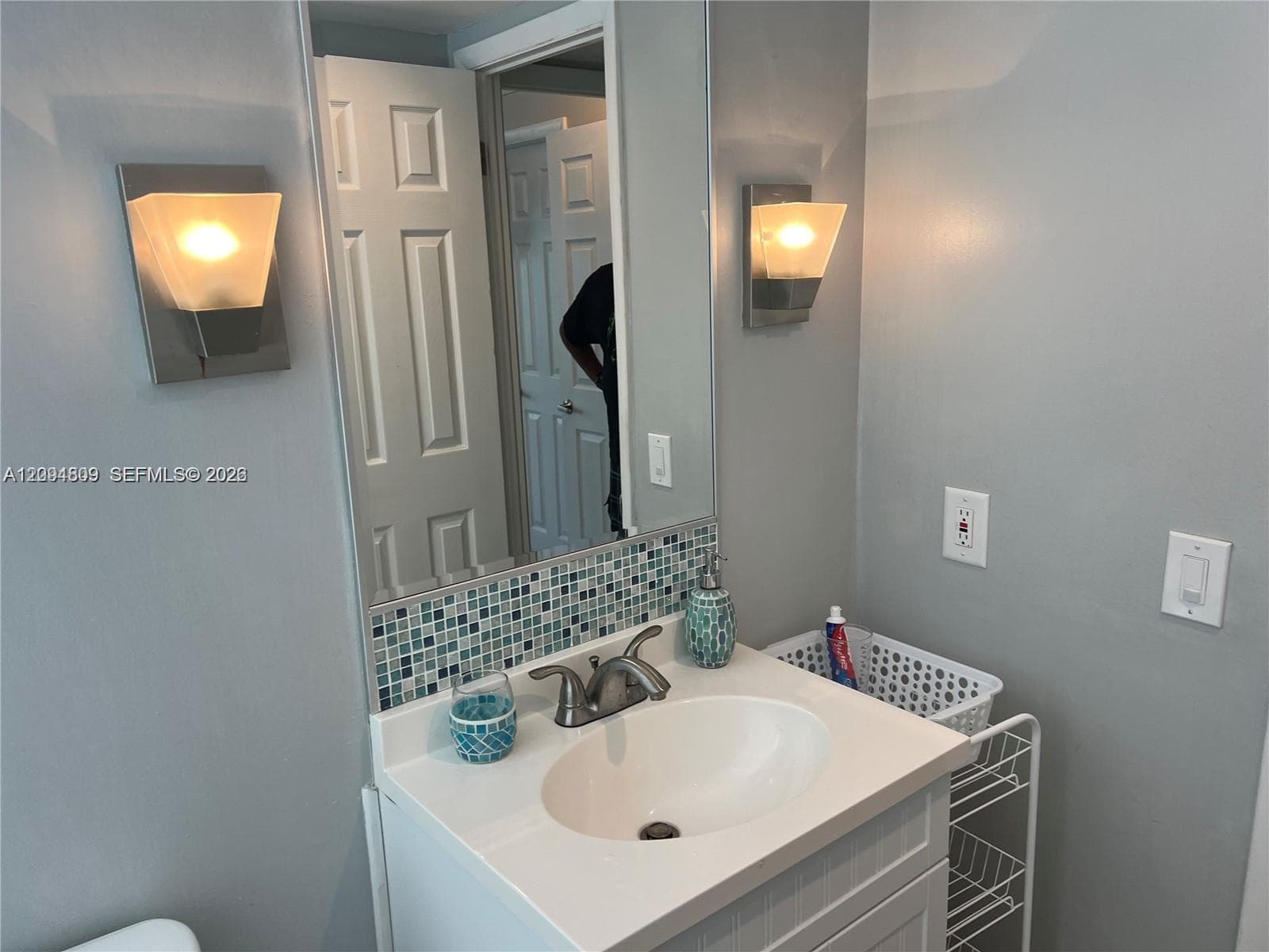 GOLDEN VIEW CONDO · #108 in Hallandale Beach - Photo 11