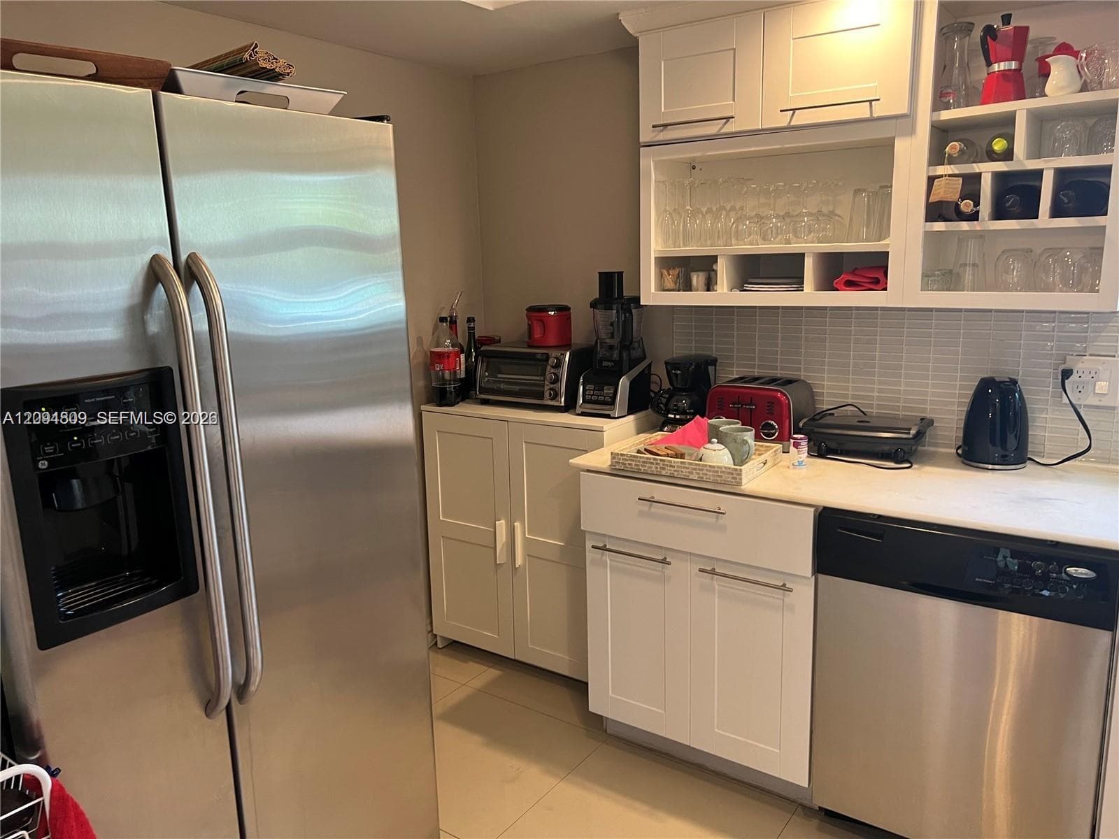 GOLDEN VIEW CONDO · #108 in Hallandale Beach - Photo 8