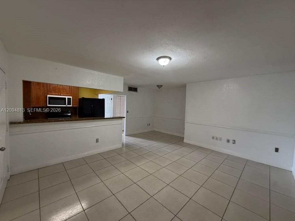 VILLA BISCAYA JARDINES CO · #16-1 in Opa-Locka - Photo 2