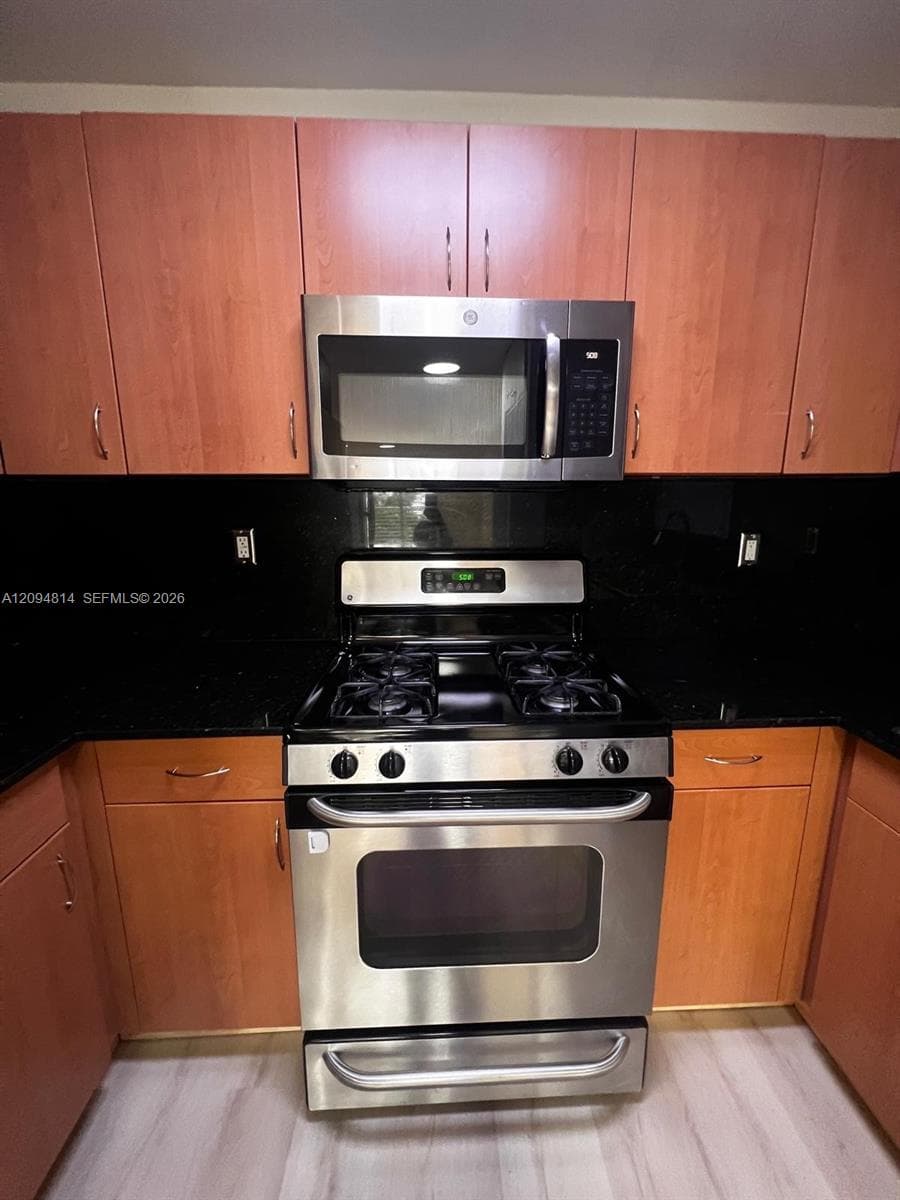 EASTERN SHORES MANOR · #32 in North Miami Beach - Photo 6
