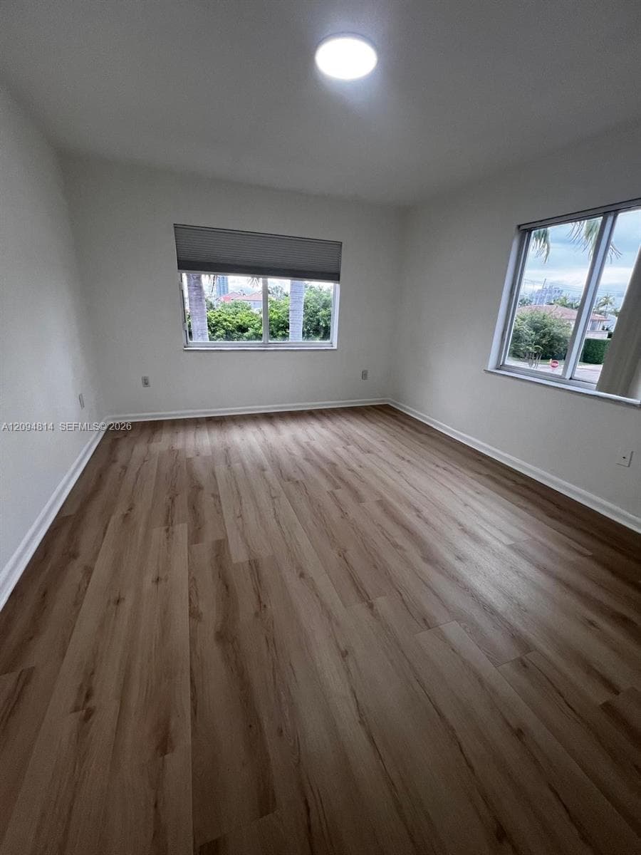 EASTERN SHORES MANOR · #32 in North Miami Beach - Photo 14
