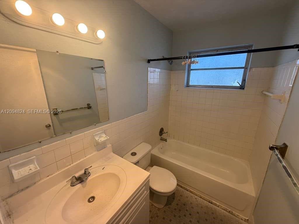 SKY LAKE GARDENS NO 2 CON · #238 in Miami - Photo 5