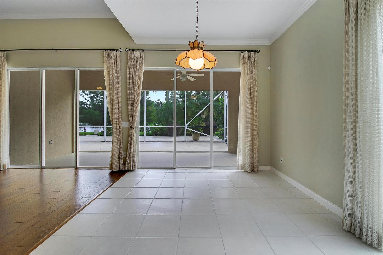 Dining Area & Lanai