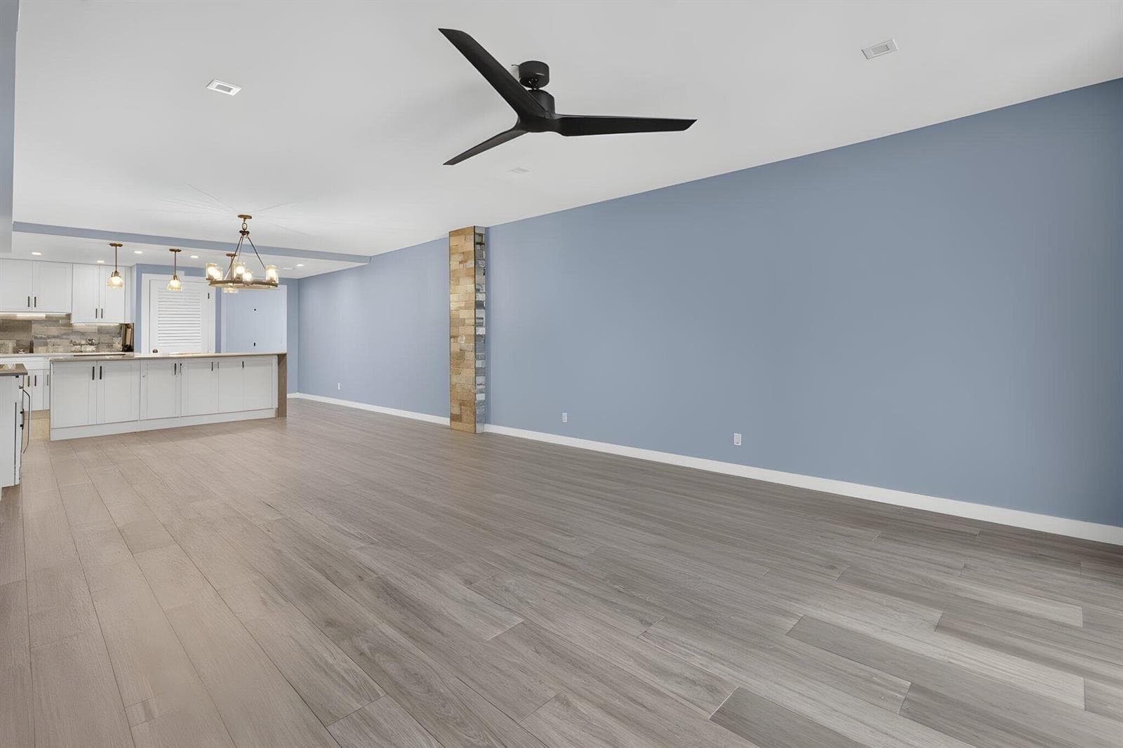 15-web-or-mls-_MLP7779 furniture removed