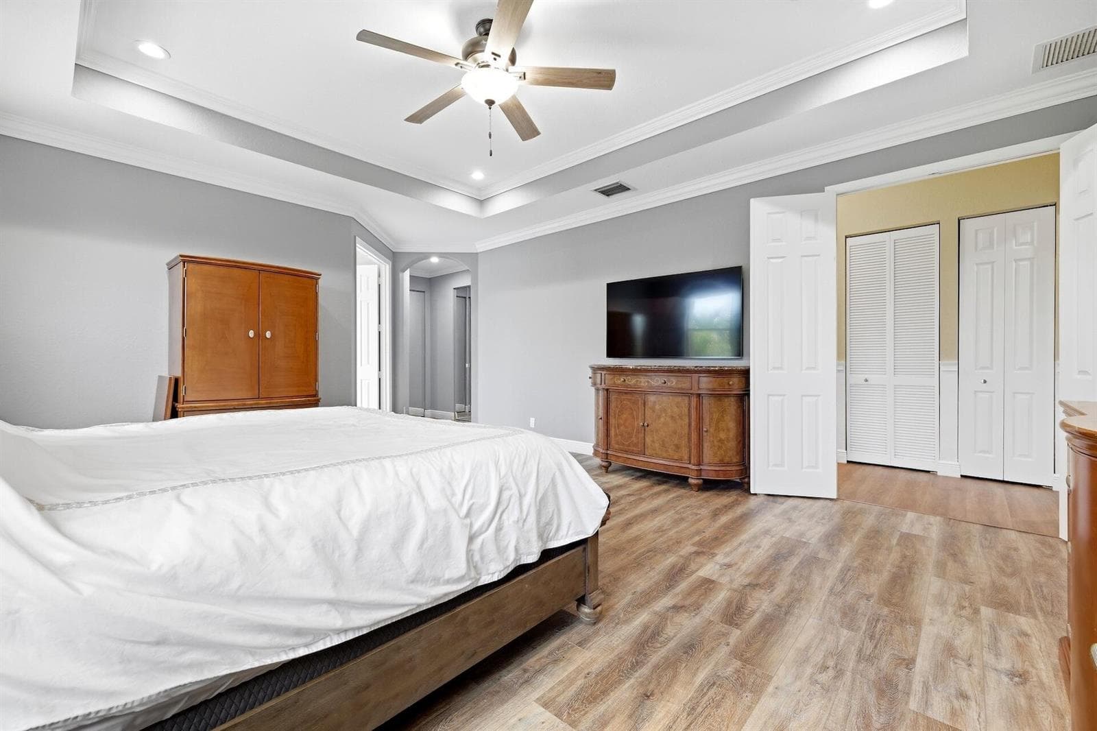 Primary_Bedroom