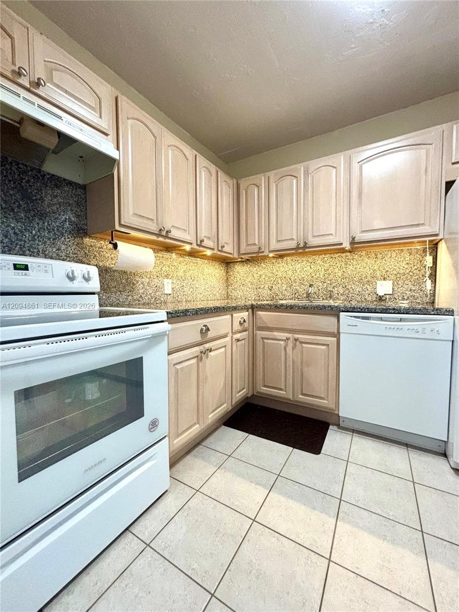 Coronado · #1025 in Aventura - Photo 13