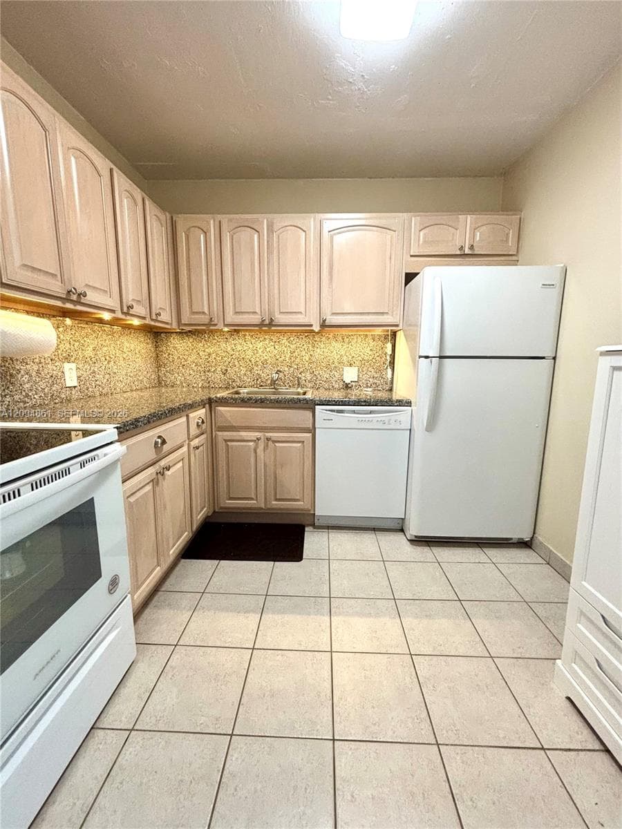 Coronado · #1025 in Aventura - Photo 12