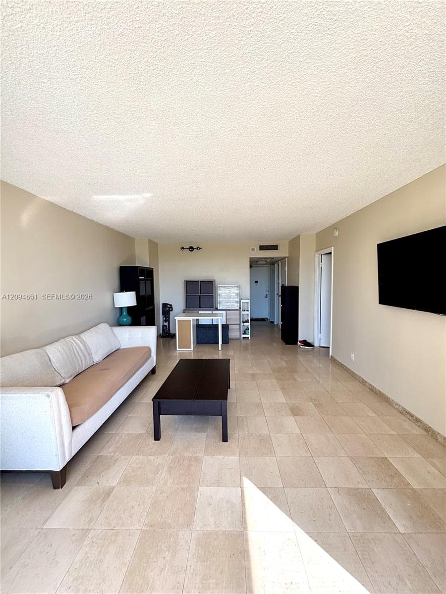 Coronado · #1025 in Aventura - Photo 5