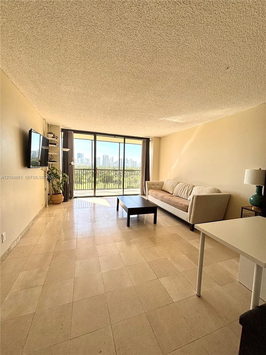 Coronado · #1025 in Aventura - Photo 4