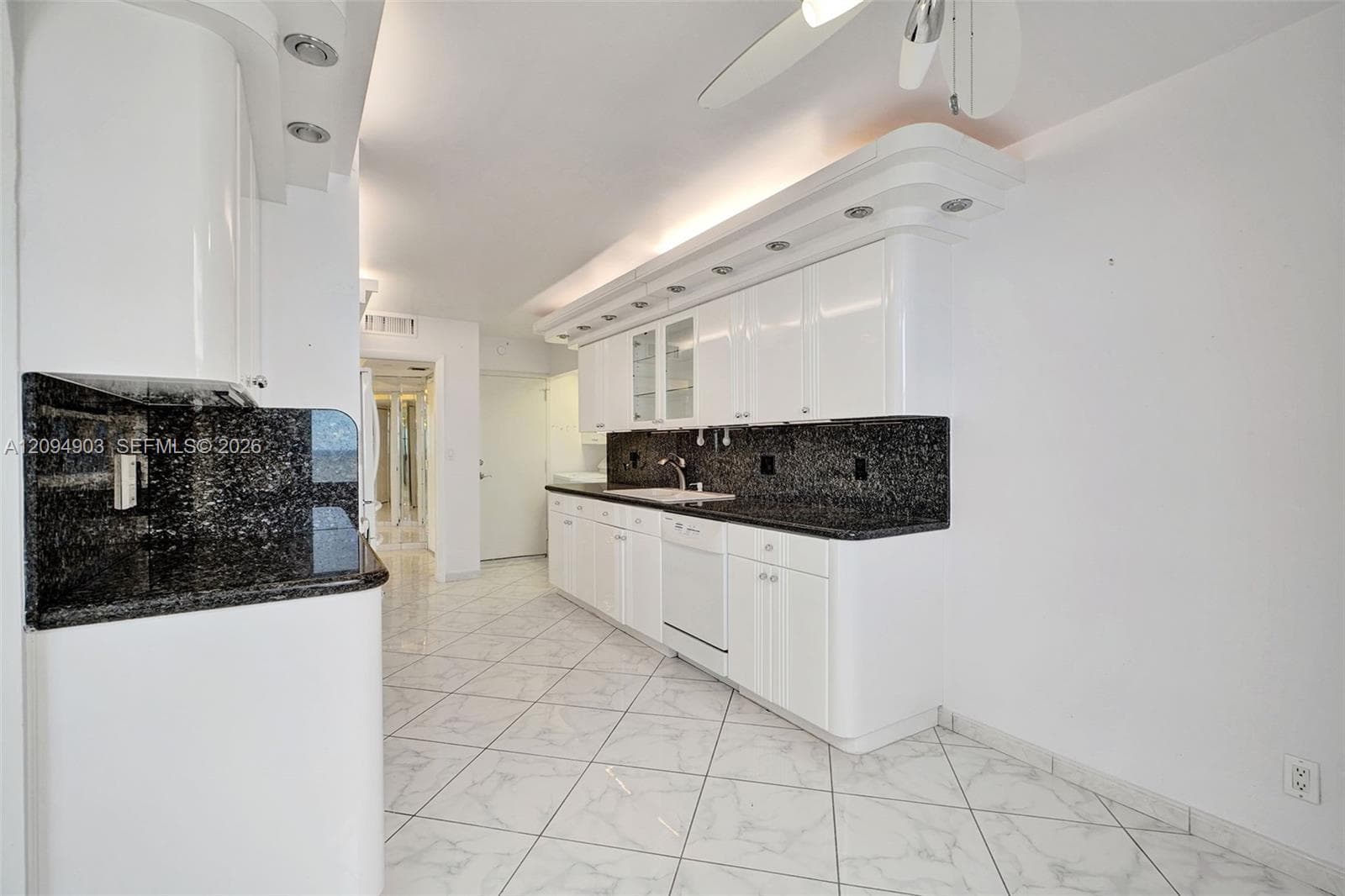 The Malaga · #16B in Hallandale Beach - Photo 10