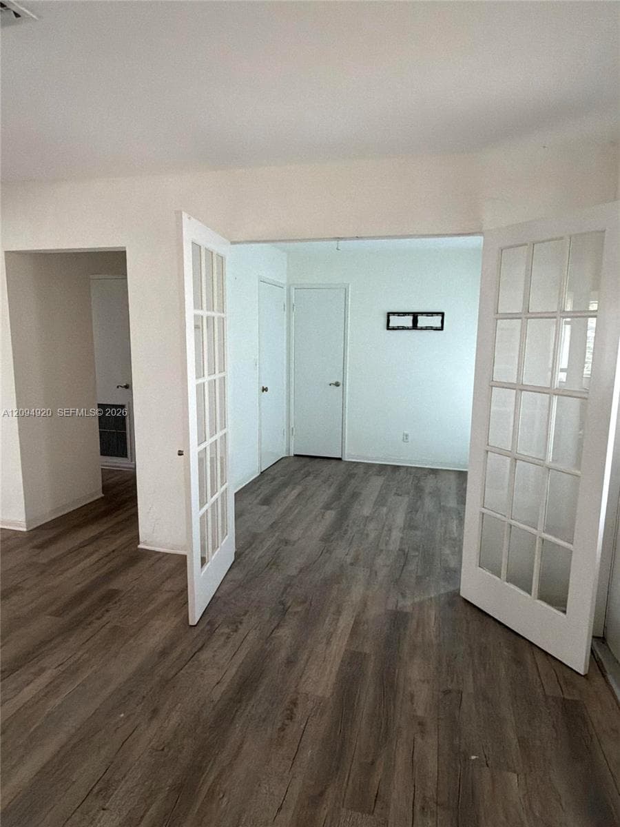 24 SW 12th Street photo 17