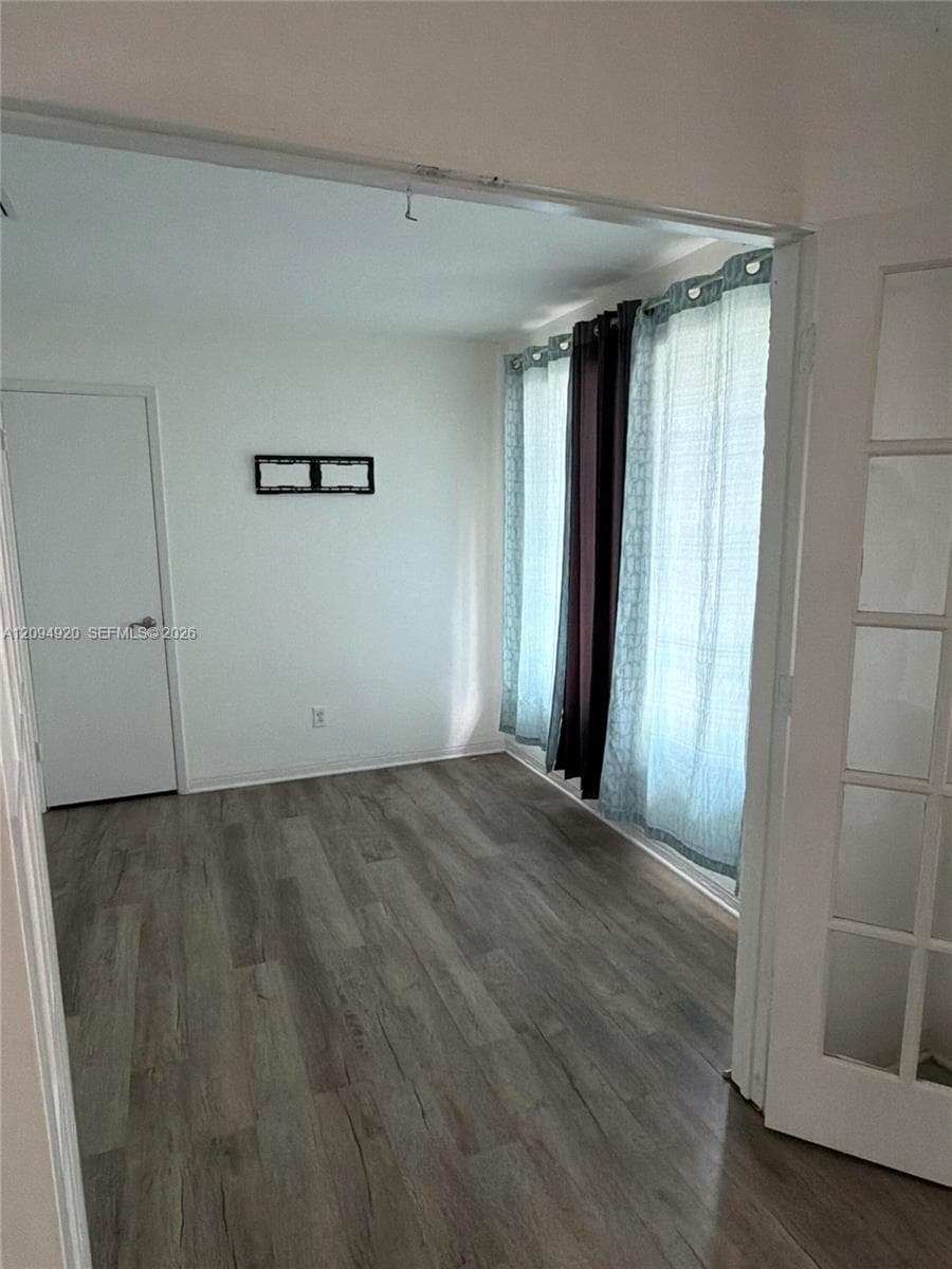 24 SW 12th Street photo 16