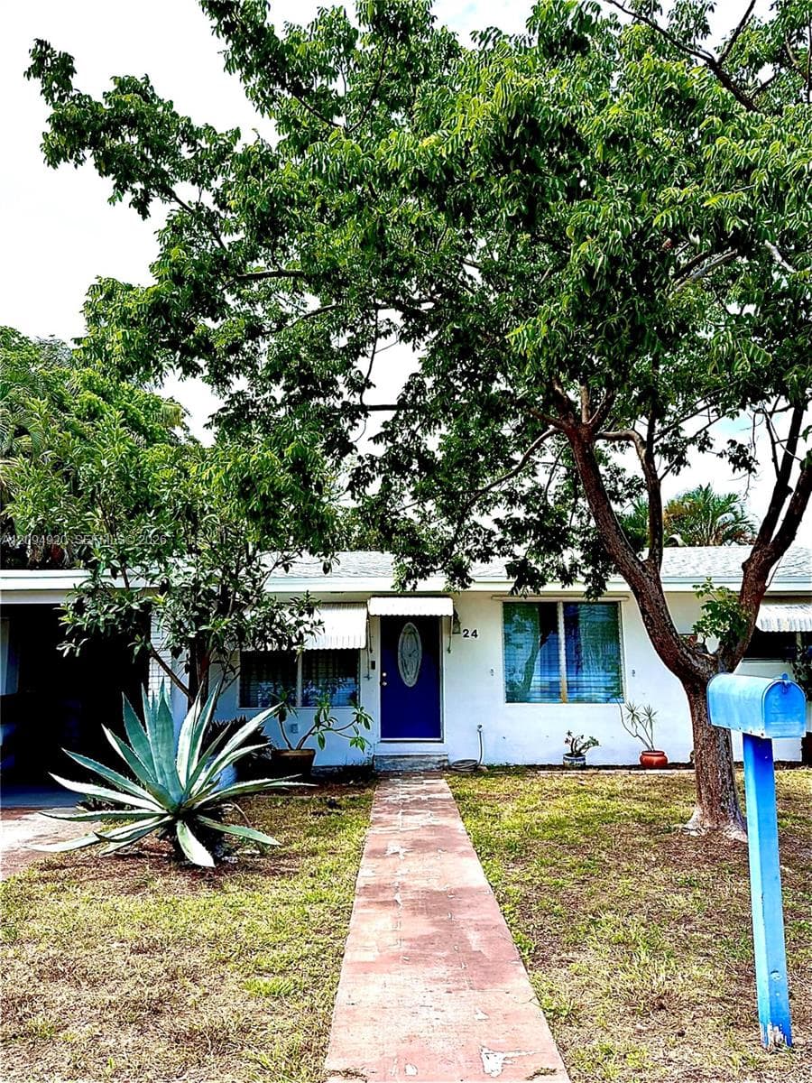 24 SW 12th Street photo 1