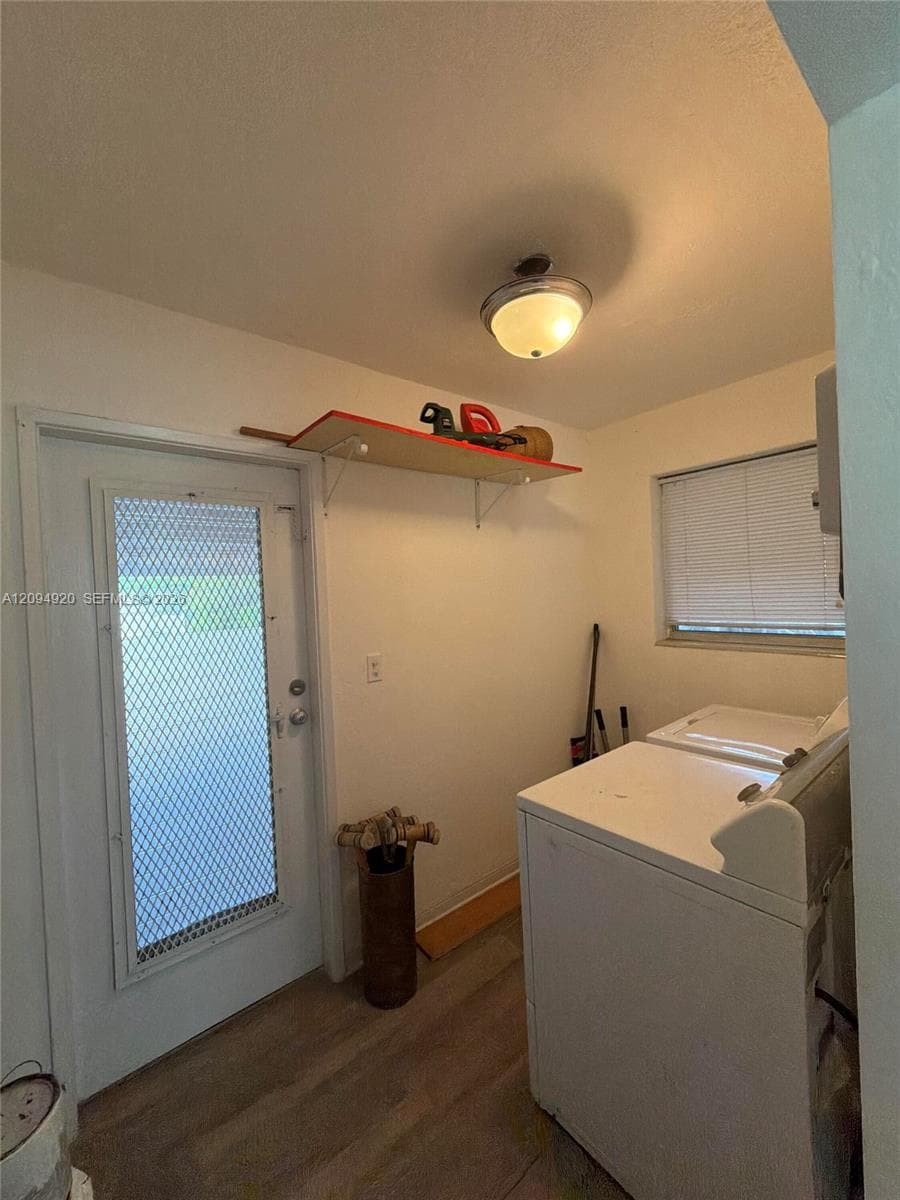24 SW 12th Street photo 9