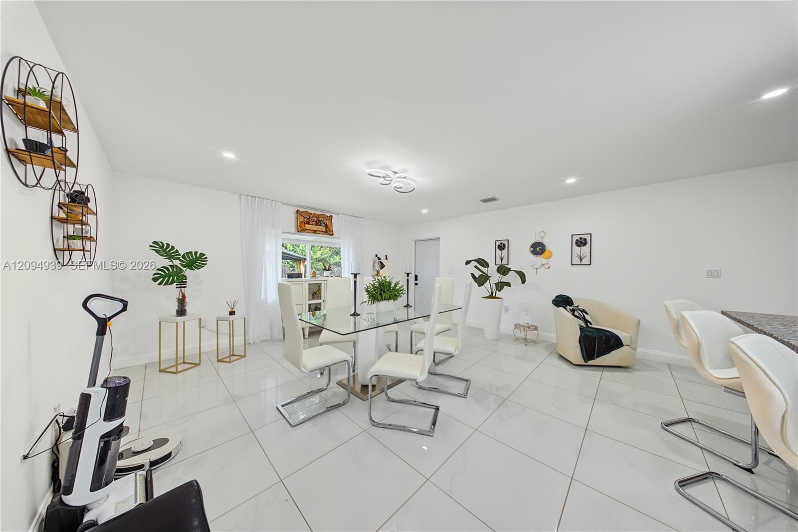 530 SW 7th Ave photo 16