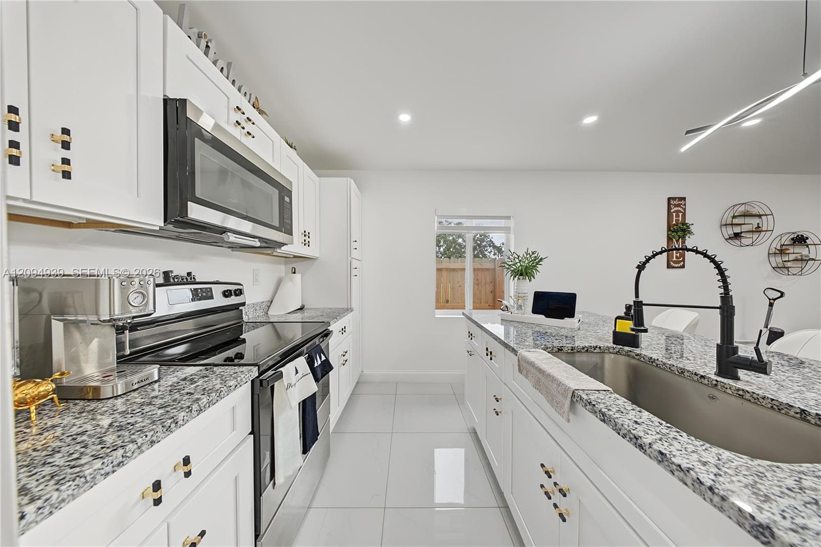 530 SW 7th Ave photo 7
