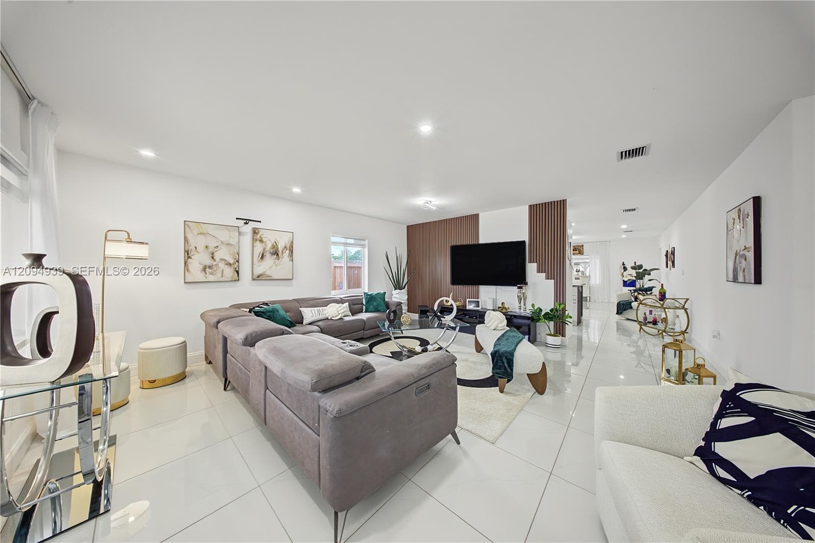 530 SW 7th Ave photo 5
